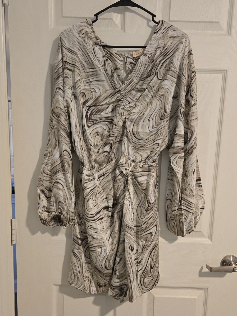 Promesa Marble-Print V-Neck Long Sleeve Dress - White & Black